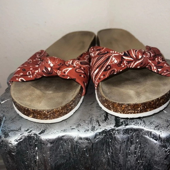 AE Knotted Bandana Sandals 2 for $22❇️‎ - Picture 3 of 5
